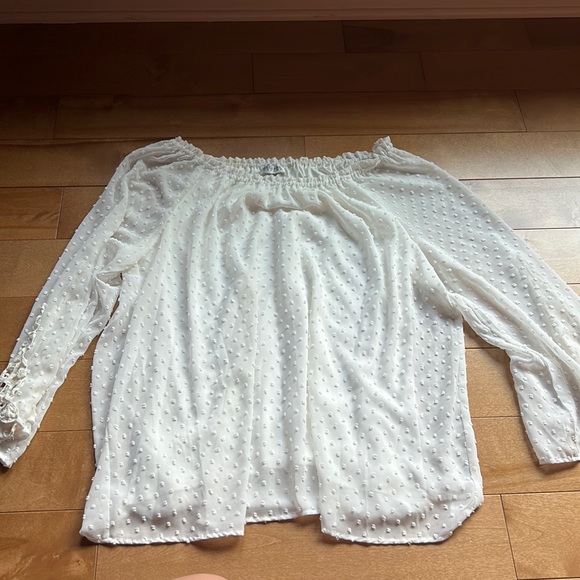 Off- Shoulder Blouse - Picture 1 of 4